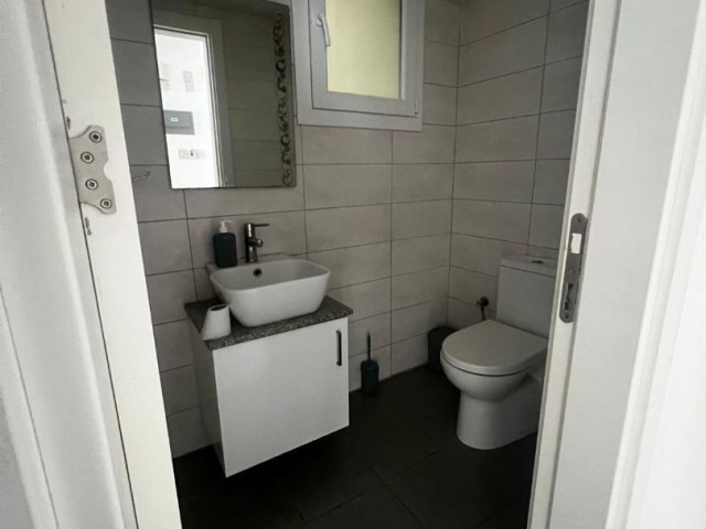 GİRNE MERKEZDE BARIŞ PARK BÖLGESİNDE HAVUZLU SATILIK DAİRE