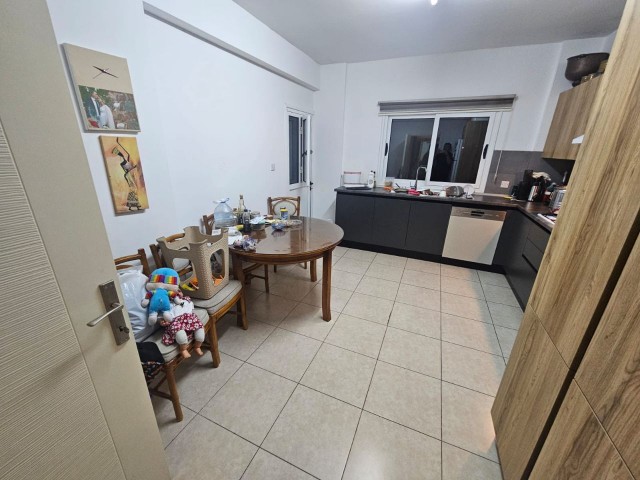 Metehan'da Merkezi Konumda Geniş 150m² 3+1 Daire - Fotoğraf 4