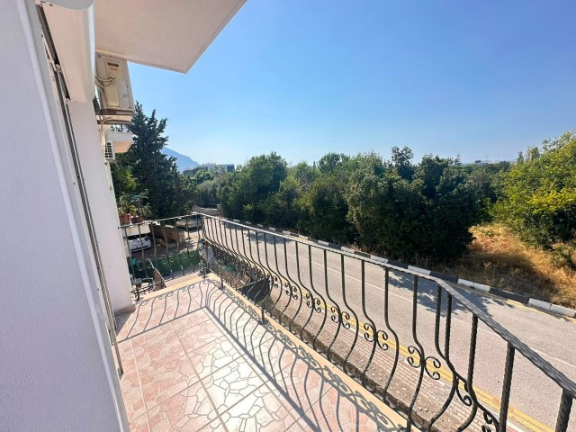 Girne Alsancak'ta Mükemmel Cephesiyle Satılık 2+1 Fırsat Daire !! - Fotoğraf 2