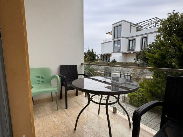 Girne Alsancak'ta Bahçeli, Full Eşyalı Satılık 2+1 Daire !! - Fotoğraf 2