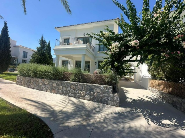 Girne Alsancak Kıbrıs Town Houses'da Özel Bahçeli Satılık 2+1 Daire !! - Fotoğraf 1