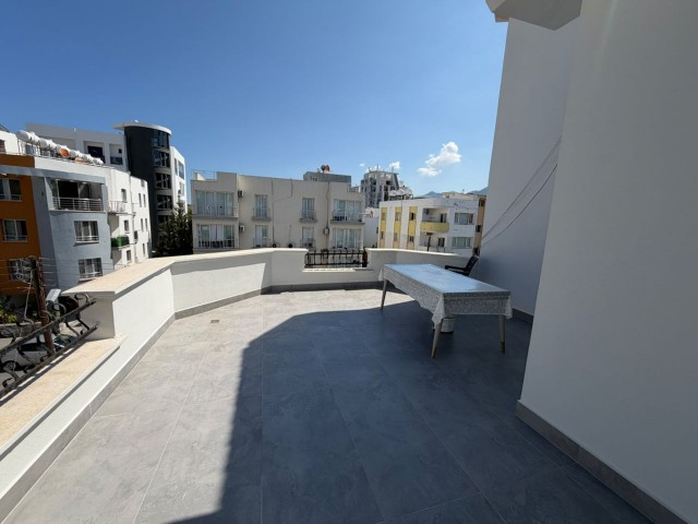 Girne Merkez Kaşgar’da Full Eşyalı, Geniş Teraslı Satılık 3+2 Penthouse !! - Fotoğraf 1