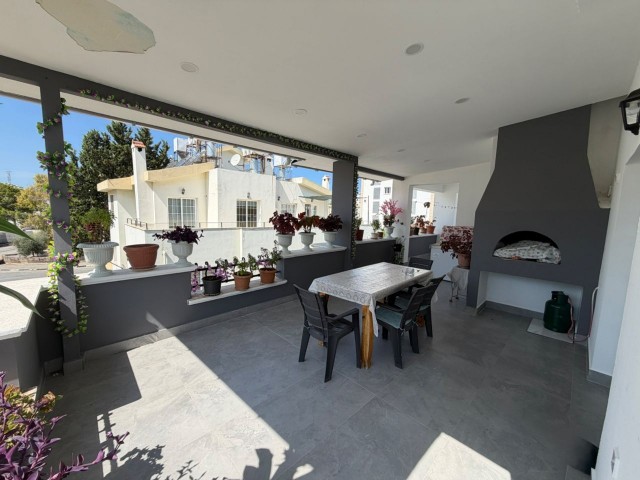 Girne Merkez Kaşgar’da Full Eşyalı, Geniş Teraslı Satılık 3+2 Penthouse !! - Fotoğraf 3