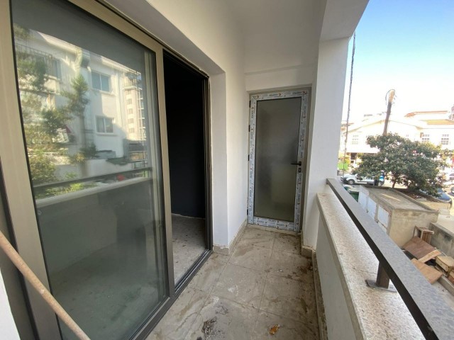 Girne Merkez'de İçi Yenilenmiş, Masrafsız Satılık 3+1 Daire !! - Fotoğraf 1
