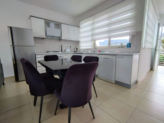 Girne Esentepe Turtle Bay Sitesinde Dağ ve Deniz Manzaralı, Eşyalı Satılık 2+1 Penthouse !! - Fotoğraf 1