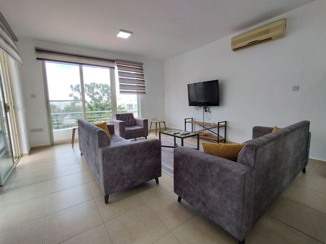 Girne Esentepe Turtle Bay Sitesinde Dağ ve Deniz Manzaralı, Eşyalı Satılık 2+1 Penthouse !! - Fotoğraf 2