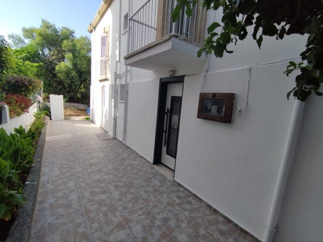 Girne Alsancak'ta Anayol Üstü Bahçeli Müstakil Dublex Satılık 2+1 Daire !! - Fotoğraf 3