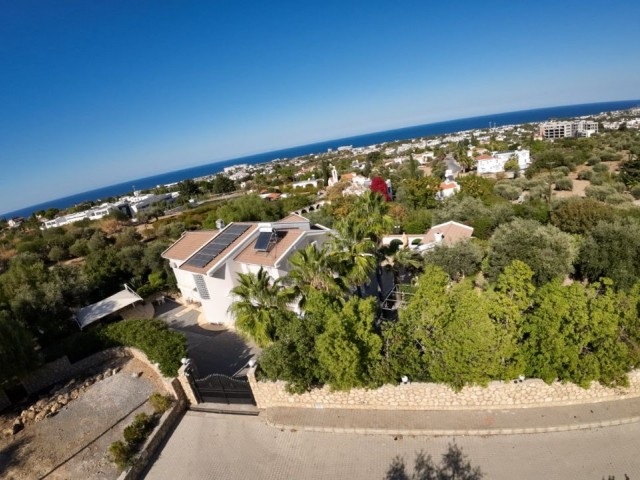 KKTC Girne Edremit'de 5 Yadak Odalı Özel Havuzlu Satılık Lüks Villa !! - Fotoğraf 2