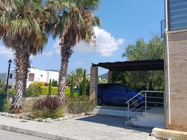 Mağusa Tatlısu'da Ortak Havuzlu Site İçerisinde Denize Yürüme Mesafesinde Satılık 5+1 Lüks Villa !! - Fotoğraf 3