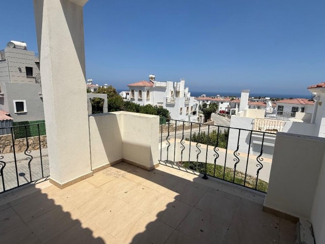 Girne Karşiyaka'da Satılık Türk Koçanlı Şömineli 3+1 Villa !!! - Fotoğraf 2