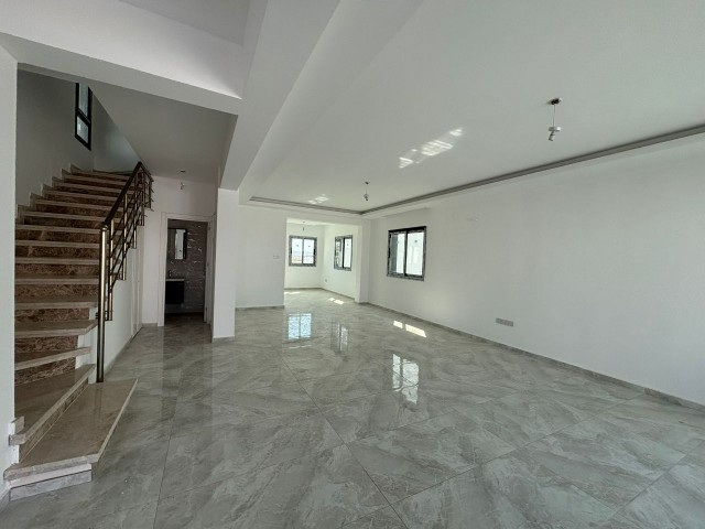 LEFKOŞA YENİKENT'TE TÜRK KOÇANLI SATILIK 4+1 VİLLALAR !!