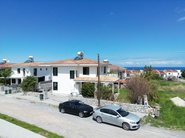 GİRNE ALSANCAK'TA GENİŞ VE LÜKS SATILIK 4+1 VİLLA !!