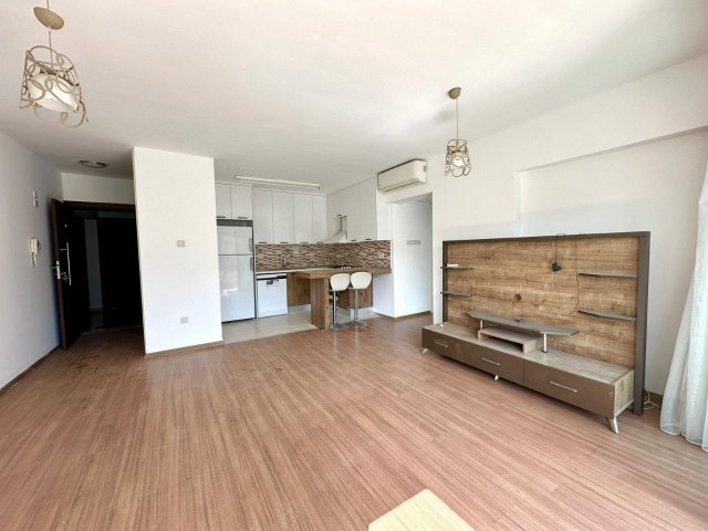 GİRNE MERKEZ'DE DAĞ MANZARALI SATILIK 2+1 DAİRE !!