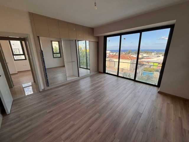 GİRNE ÇATALKÖY’DE ÖZEL HAVUZLU SATILIK 4+1 TRİPLEX VİLLA !!