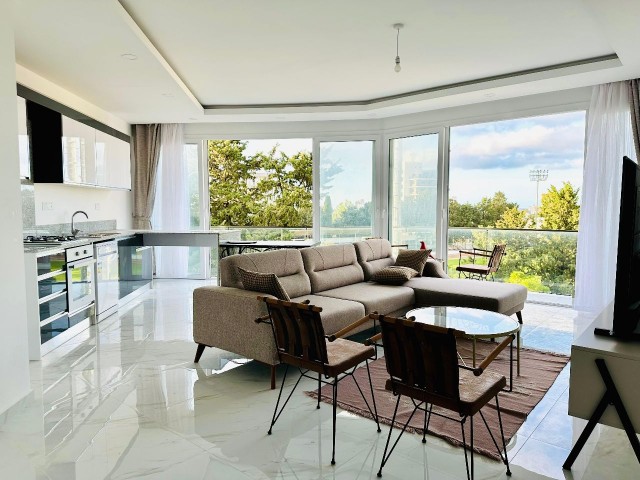 GİRNE'de MERKEZİ LOKASYONDA SATILIK GENİŞ VE FERAH 2+1 DAİRE !!