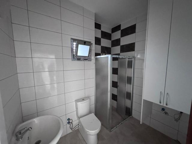 GİRNE ALSANCAK'TA TERAS ALANINA SAHİP SATILIK 2+1 DAİRE !!