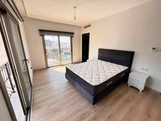 Girne Merkez'de Deniz ve Dağ Manzaralı Satılık 2+1 Full Eşyalı Daire !! - Fotoğraf 2