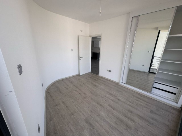 GİRNE MERKEZ'DE MUHTEŞEM DAĞ VE DENİZ MANZARALI SATILIK 2+1 FIRSAT DAİRE !!