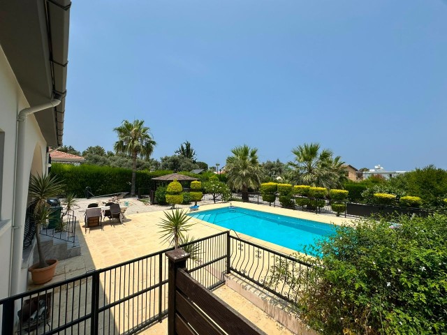 Girne Ozanköy'de 1.915 M² Arsa İçerisinde Havuzlu Müstakil Satılık 4+1 Villa !! - Fotoğraf 3