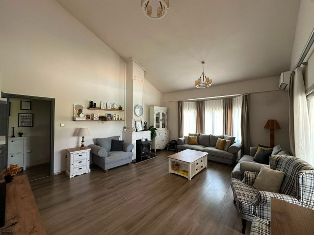 Girne Ozanköy'de 1.915 M² Arsa İçerisinde Havuzlu Müstakil Satılık 4+1 Villa !! - Fotoğraf 4