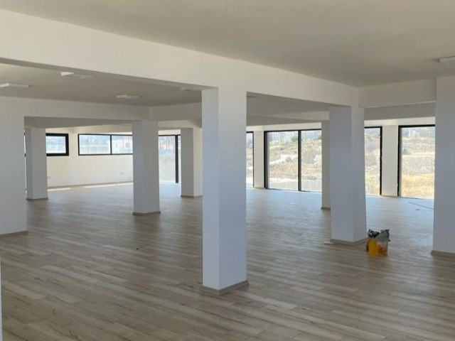 Girne Çatalköy'de Ticari İzinli 1.500 M2 Komple Satılık Bina !! - Fotoğraf 2