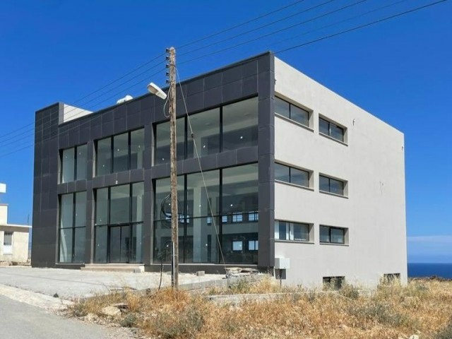 Girne Çatalköy'de Ticari İzinli 1.500 M2 Komple Satılık Bina !! - Fotoğraf 3