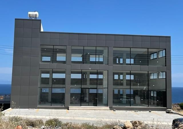 Girne Çatalköy'de Ticari İzinli 1.500 M2 Komple Satılık Bina !! - Fotoğraf 4