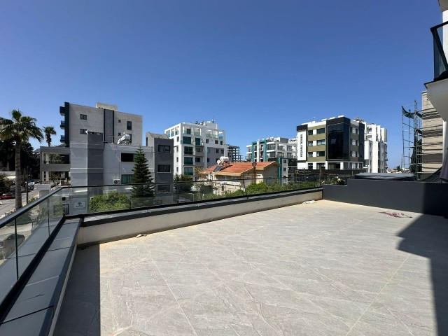 Girne Merkez’de Merkezi Konumda Eşyalı Satılık 2+1 Penthouse !! Kaçırılmaz Fırsat !! - Fotoğraf 2