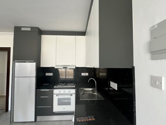 İskele Loungbeach bölgesinde denize yürüme mesafesi, geniş metrekareye sahip,TÜM VERGİLERİ ÖDENMİŞ satılık 1+1 daire AYŞE KEŞ 05488537006 - Fotoğraf 1