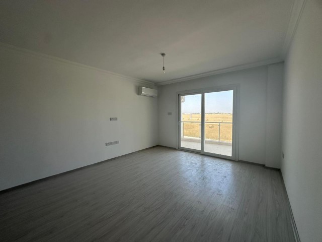 İskele Loungbeach bölgesinde denize yürüme mesafesi, geniş metrekareye sahip,TÜM VERGİLERİ ÖDENMİŞ satılık 1+1 daire AYŞE KEŞ 05488537006 - Fotoğraf 3