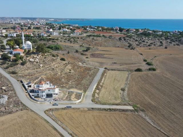 İskele Boğaz tepede dağ ve deniz manzaralı da alt yapısı tamamlanmış arsalar AYŞE KEŞ 05488547006 - Fotoğraf 2