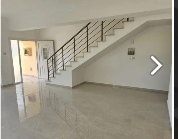 İskele Loungbeach bölgesinde deniz manzaralı ,en güzel beachlere yürüme mesafesi FIRSAT satılık 3+1 villa AYŞE KEŞ 05488537006 - Fotoğraf 1