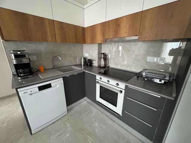 İskele Loungbeach bölgesinde havuzlu site içerisin de, deniz manzaralı full eşyalı TÜM VERGİLERİ ÖDENMİŞ satılık 1+1 daire AYŞE KEŞ 05488537006 - Fotoğraf 1