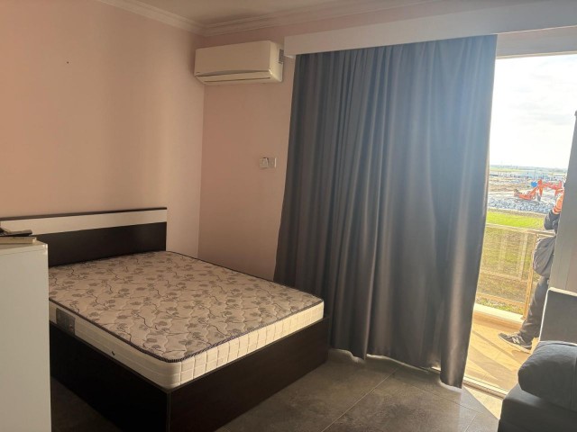 İskele Loungbeach bölgesinde FIRSAT İLK EVİM KREDİSİNE UYGUN aileniz ile tatilin tadını çıkarabileceğiniz mükemmel bir FIRSAT denize yürüme mesafesi olan 1+0 daire Ayşe KEŞ - Fotoğraf 1