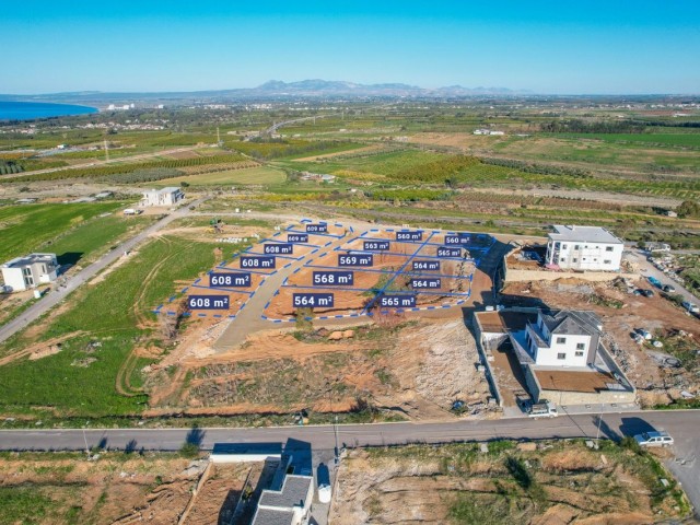 LEFKE CENGİZKÖY'DE SATILIK DENİZ MANZARILI ARSALAR 550m2 ile 609m2 - Parselasyonu Tamamlanmış