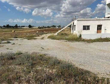 Gazimağusa Maraş'ta Yatırım Fırsatı: 8 Odalı Komple Bina Satılık! - Fotoğraf 2