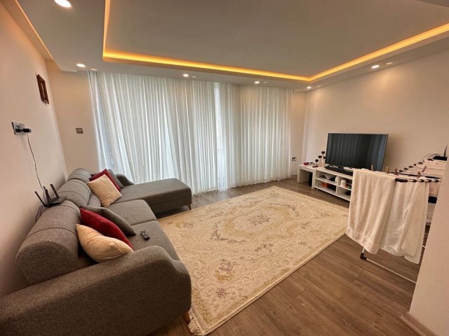 Girne şehir merkezinde ortak havuzlu satılık 2+1 daire