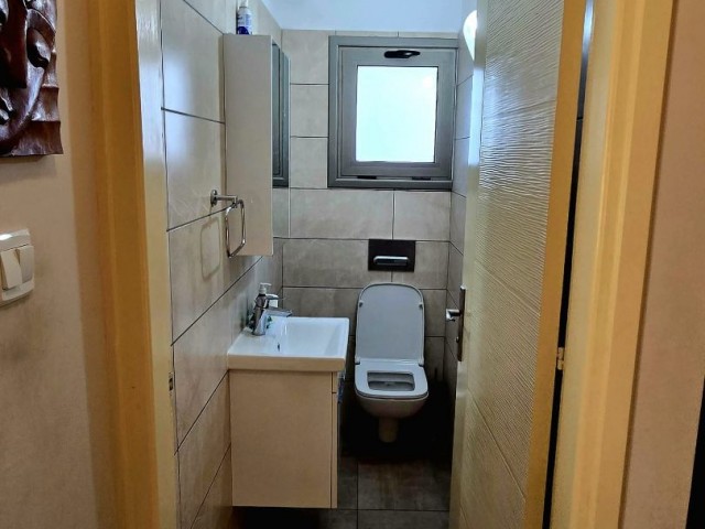 Girne Lapta bölgesinde 3+1 ultra lüks eşyalı özel yüzme havuzlu dağ deniz manzaralı taşınmaya hazır satılık villa - Fotoğraf 3