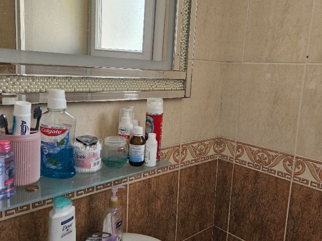 Ilk evim kredisine uygun. Girne Zeytinlik (*Doruk Halı sahaya yakın) toplam 4 haneden oluşan blokda 2. Kat 85m2 çok temiz dairemiz satılıktır... - Fotoğraf 2