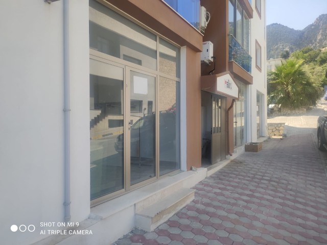 Girne Lapta’da Satılık 3 Tane Dükkan İkisi 40 m2 Bir Tanesi 80 m2 - Fotoğraf 1