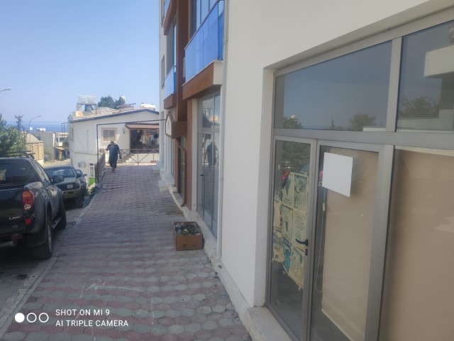 Girne Lapta’da Satılık 3 Tane Dükkan İkisi 40 m2 Bir Tanesi 80 m2 - Fotoğraf 2