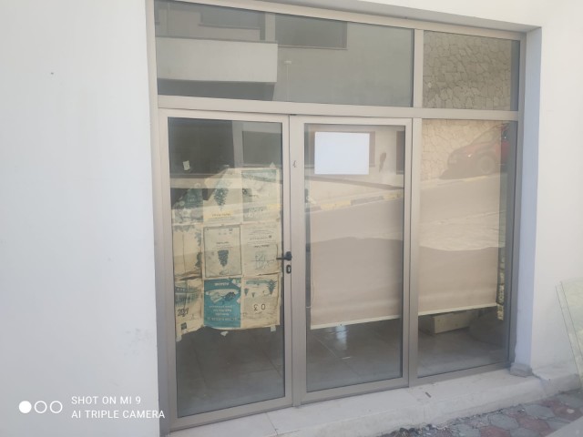 Girne Lapta’da Satılık 3 Tane Dükkan İkisi 40 m2 Bir Tanesi 80 m2 - Fotoğraf 4