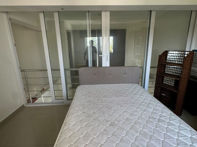 Fiyatı düştü...120.000 GBP yerine şimdi 110.000 GBP son fiyat 1+1 Penthouse Loft daire 2 WC..Geniş iki adet balkon...Havuzlu site,, Eşdeğer tapulu - Fotoğraf 2