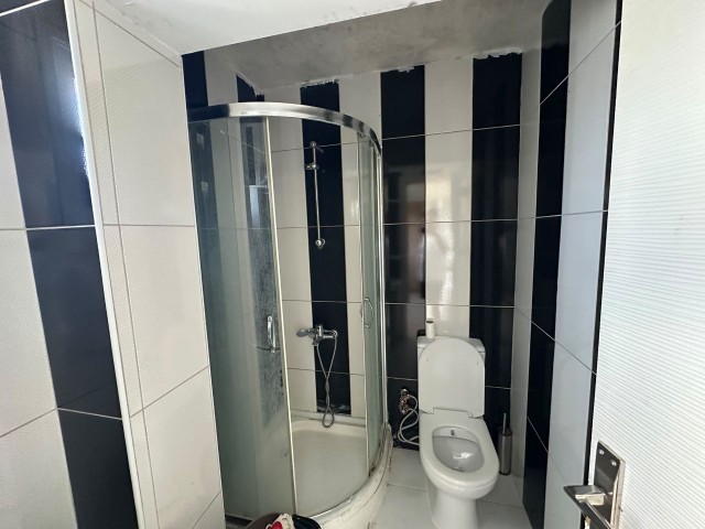 Fiyatı düştü...120.000 GBP yerine şimdi 110.000 GBP son fiyat 1+1 Penthouse Loft daire 2 WC..Geniş iki adet balkon...Havuzlu site,, Eşdeğer tapulu - Fotoğraf 3