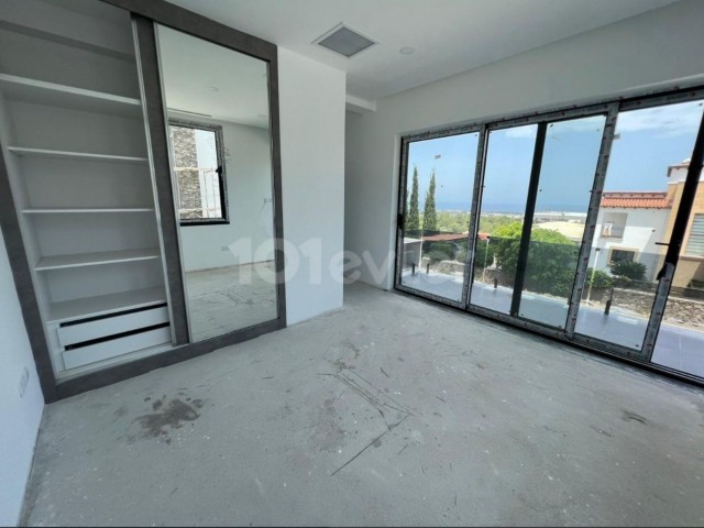 Girne Zeytinlik, ana artel üst başı, Dağ Deniz manzaralı Türk Tapulu, taşınmaya hazır, 310m2 iç, 726 ve 900 m2 arsalarıyla son 2 adet villa... - Fotoğraf 1