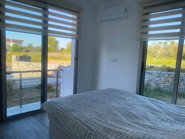 GİRNE ALSANCAKTA Penthouse veya bahçeli zemin kat 2+1 HAVUZLU SİTE - Fotoğraf 2