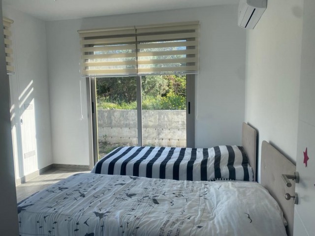 GİRNE ALSANCAKTA Penthouse veya bahçeli zemin kat 2+1 HAVUZLU SİTE - Fotoğraf 4