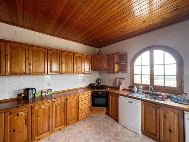 Girne alsancak, Rus müşterimizden 5+2 , 300 m2 villa, 1467 m2 içerisinde, full deniz dağ manzaralı... - Fotoğraf 2
