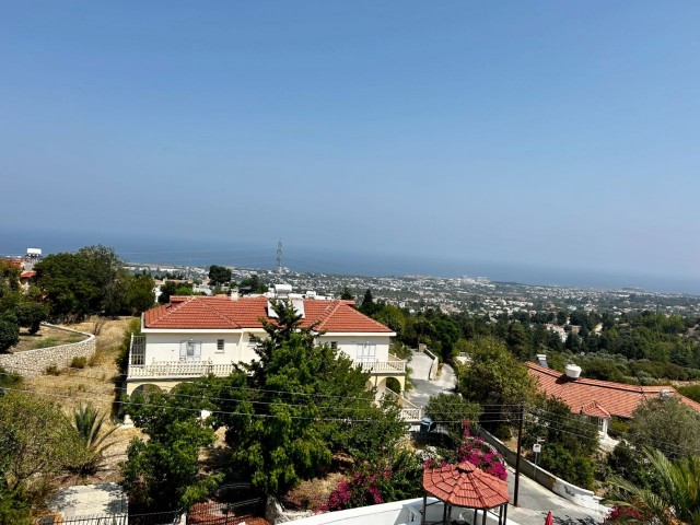 Girne Bellapais Satılık Köşede, Villa İzinli ve Deniz Manzaralı Arsa - Fotoğraf 1