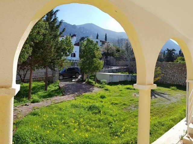 Girne Bellapais Satılık Köşede, Villa İzinli ve Deniz Manzaralı Arsa - Fotoğraf 2